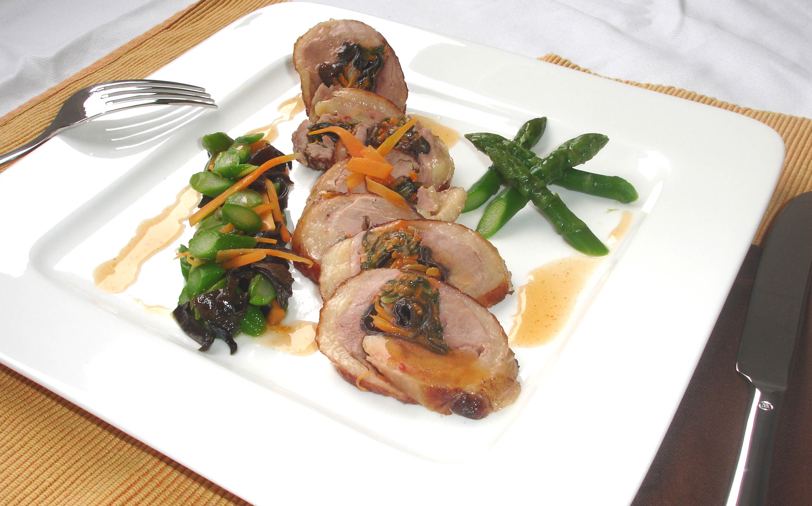 Jambonnettes de canard aux légumes et champignons noirs