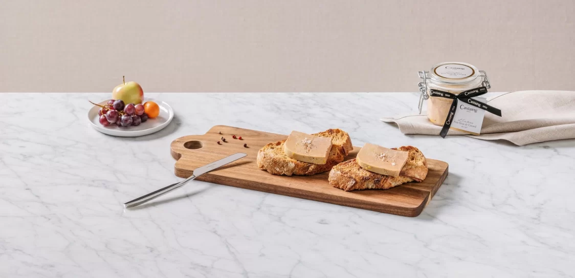 Foie gras Castaing sur une tartine de pain